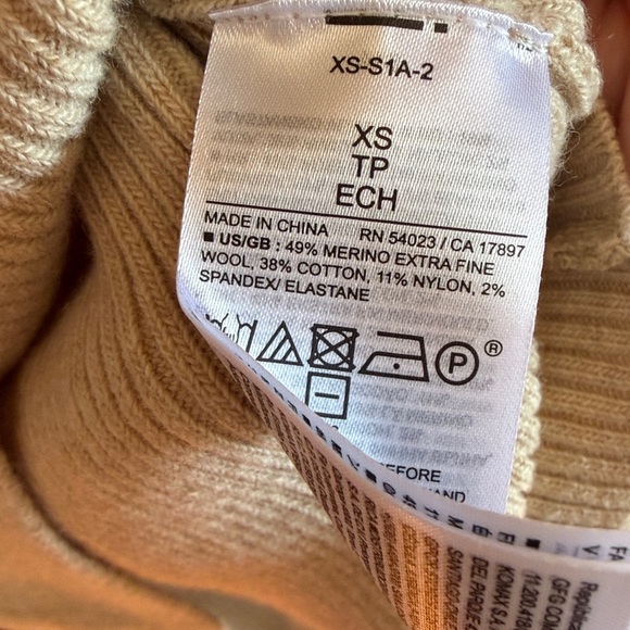 BR Ribbed Button Down Tank - Picture 4 of 4